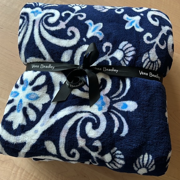 Vera Bradley Other - VERA BRADLEY Fleece Throw Plush Blanket